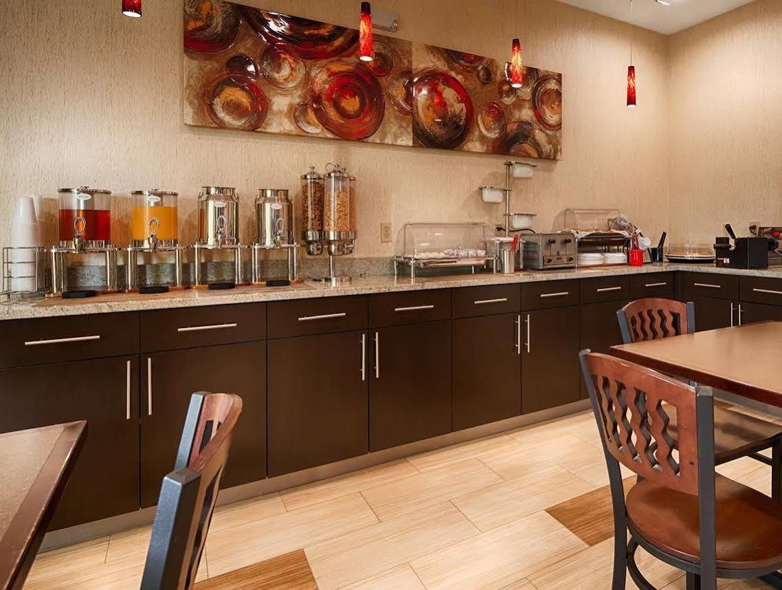 Western Worth 3* Lake Worth