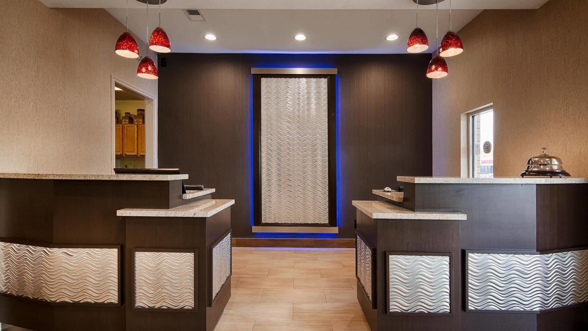 Western Worth 3* Lake Worth